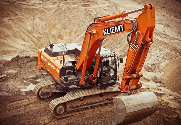 挖掘机日常保养步骤与技巧